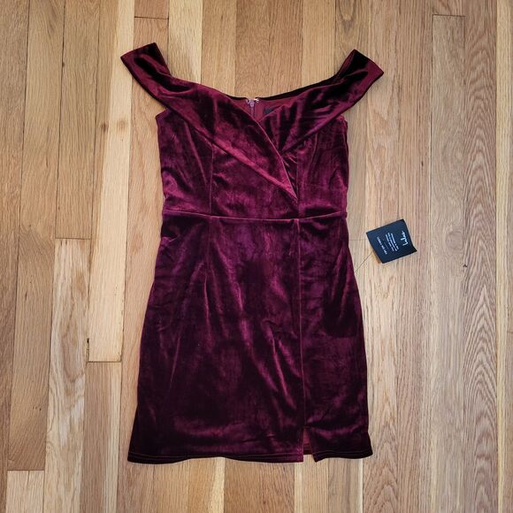 Lulu's NWT Burgundy Velvet Off-the-Shoulder Mini Dress, Sz S - Picture 9 of 13